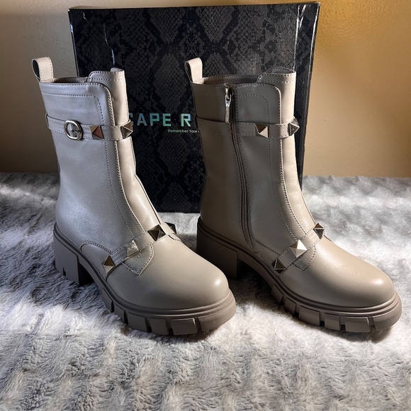 Women's Boots Cape Robbin Yuri Grey Booties buckles straps w/studs Sz 8 - Picture 4 of 11